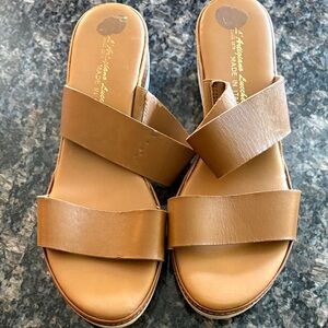 L'artifiano lucchese size 38/ 8 Elegant Tan Women's Sandals made in Italy